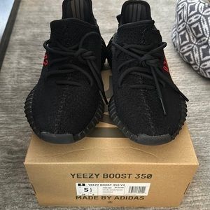 Yeezy Boost 350 V2 size 5.5 Men’s Bred black Red